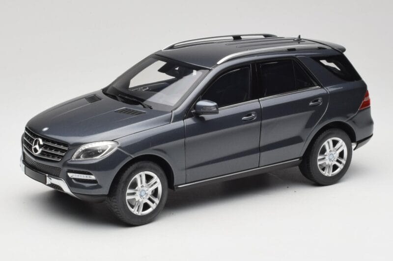 Mercedes M-Class W164 Grey Metallic Minichamps 1:18 100030100 Metall