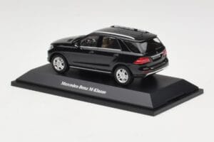 Mercedes M-Class W166 Obsidian Black Metallic Minichamps 1:43 B66960060 Metall — bild 3 av 4