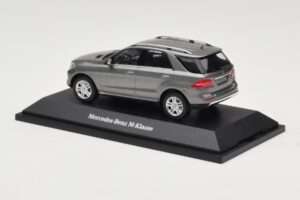 Mercedes M-Class W166 Palladium Silver Metallic Minichamps 1:43 B66960061 Metall — bild 3 av 4