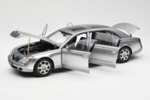 Maybach 62 LWB Himalaya Silver Dealer Edition AUTOart 1:18 B66962178 Metall — bild 2 av 8