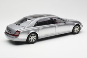 Maybach 62 LWB Himalaya Silver Dealer Edition AUTOart 1:18 B66962178 Metall — bild 3 av 8