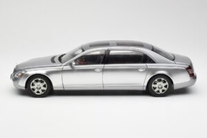 Maybach 62 LWB Himalaya Silver Dealer Edition AUTOart 1:18 B66962178 Metall — bild 4 av 8