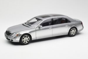 Maybach 62 LWB Himalaya Silver Dealer Edition AUTOart 1:18 B66962178 Metall