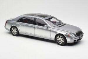 Maybach 62 LWB Himalaya Silver Dealer Edition AUTOart 1:18 B66962178 Metall — bild 6 av 8