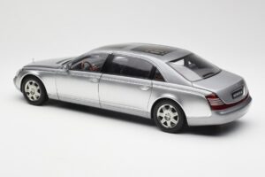Maybach 62 LWB Himalaya Silver Dealer Edition AUTOart 1:18 B66962178 Metall — bild 7 av 8
