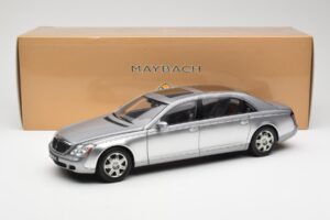 Maybach 62 LWB Himalaya Silver Dealer Edition AUTOart 1:18 B66962178 Metall — bild 8 av 8