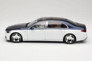 Mercedes Maybach S-Class Z223 Nautical Blue Diamond White Almost Real 1:18 820126 Metall — bild 4 av 8