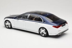Mercedes Maybach S-Class Z223 Nautical Blue Diamond White Almost Real 1:18 820126 Metall — bild 7 av 8