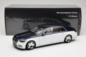 Mercedes Maybach S-Class Z223 Nautical Blue Diamond White Almost Real 1:18 820126 Metall — bild 8 av 8