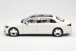 Mercedes Maybach S680 4Matic X223 Diamond Vit Norev 1:18 183918 Metall — bild 4 av 8