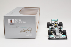 Mercedes MGP W02 #8 N. Rosberg Mercedes GP 2011 Minichamps 1:18 110110008 Metall — bild 6 av 7