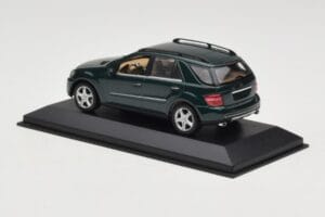 Mercedes ML 500 W164 Mörkgrön Minichamps 1:43 400034500 Metall — bild 3 av 4