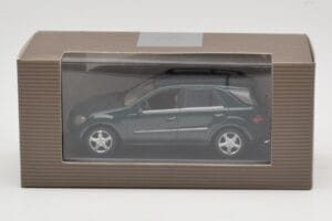 Mercedes ML 500 W164 Mörkgrön Minichamps 1:43 400034500 Metall — bild 4 av 4