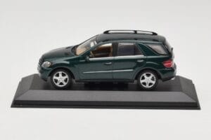 Mercedes ML 500 W164 Mörkgrön Minichamps 1:43 400034500 Metall