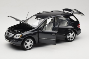 Mercedes ML W164 Obsidian Black Återförsäljar Edition Minichamps 1:18 B66962321 Metall — bild 2 av 8