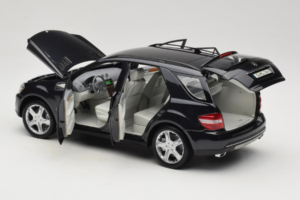 Mercedes ML W164 Obsidian Black Återförsäljar Edition Minichamps 1:18 B66962321 Metall — bild 5 av 8