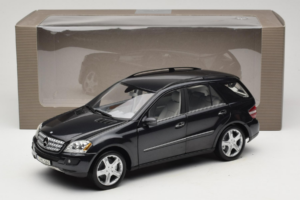 Mercedes ML W164 Obsidian Black Återförsäljar Edition Minichamps 1:18 B66962321 Metall — bild 8 av 8