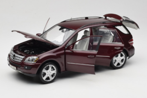 Mercedes ML W164 Red Metallic Minichamps 1:18 150034500 Metall — bild 2 av 8