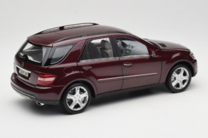 Mercedes ML W164 Red Metallic Minichamps 1:18 150034500 Metall — bild 3 av 8