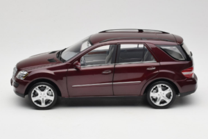Mercedes ML W164 Red Metallic Minichamps 1:18 150034500 Metall — bild 4 av 8