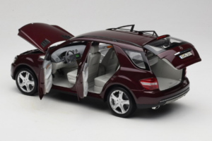 Mercedes ML W164 Red Metallic Minichamps 1:18 150034500 Metall — bild 5 av 8