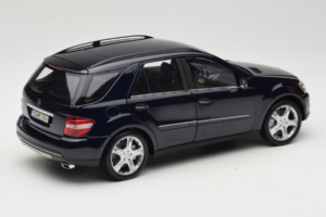Mercedes ML W164 Tanzanite Blue Återförsäljar Edition Minichamps 1:18 B66962322 Metall — bild 3 av 8