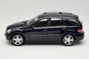 Mercedes ML W164 Tanzanite Blue Återförsäljar Edition Minichamps 1:18 B66962322 Metall — bild 4 av 8