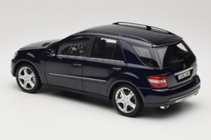 Mercedes ML W164 Tanzanite Blue Återförsäljar Edition Minichamps 1:18 B66962322 Metall — bild 7 av 8