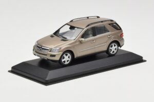 Mercedes ML W164 Koppar Metallic Minichamps 1:43 ML002 Metall — bild 2 av 4