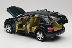 Mercedes ML W164 Green Metallic Minichamps 1:18 150034502 Metall — bild 5 av 8
