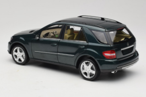 Mercedes ML W164 Green Metallic Minichamps 1:18 150034502 Metall — bild 7 av 8