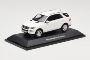 Mercedes ML W166 Calcit White Minichamps 1:43 B66960062 Metall — bild 2 av 4
