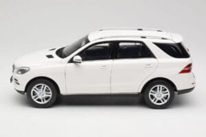 Mercedes ML W166 Vit Minichamps 1:18 100030101 Metall — bild 4 av 8