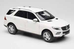 Mercedes ML W166 Vit Minichamps 1:18 100030101 Metall — bild 6 av 8