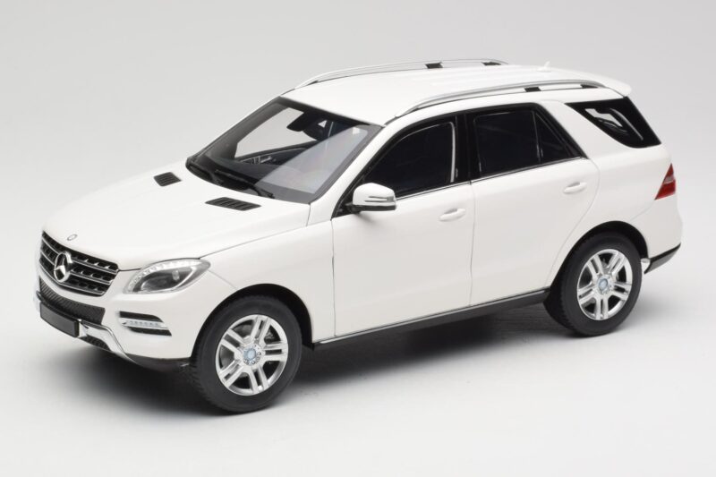 Mercedes ML W166 Vit Minichamps 1:18 100030101 Metall
