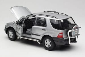 Mercedes ML320 W163 Silver Maisto 1:18 50319 Metall — bild 5 av 8