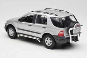 Mercedes ML320 W163 Silver Maisto 1:18 50319 Metall — bild 7 av 8