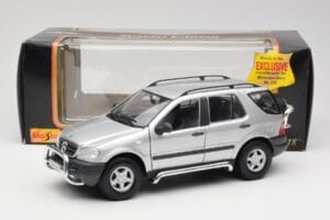 Mercedes ML320 W163 Silver Maisto 1:18 50319 Metall — bild 8 av 8