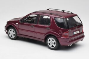 Mercedes ML55 AMG W163 Lila Maisto 1:18 31876 Metall — bild 7 av 8