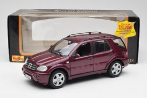 Mercedes ML55 AMG W163 Lila Maisto 1:18 31876 Metall — bild 8 av 8