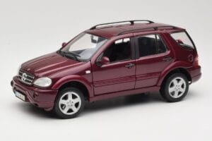 Mercedes ML55 AMG W163 Röd Maisto 1:18 50348 Metall