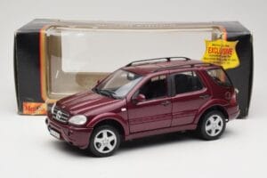 Mercedes ML55 AMG W163 Röd Maisto 1:18 50348 Metall — bild 8 av 8