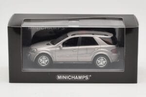 Mercedes ML63 AMG W164 Grå Metallic Minichamps 1:43 400034570 Metall — bild 4 av 4