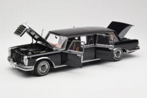 Mercedes 600 Pullman W100 Svart AUTOart 1:18 76197 Metall — bild 2 av 8