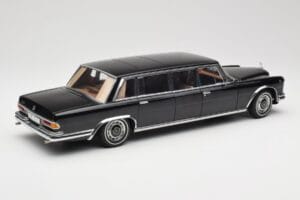 Mercedes 600 Pullman W100 Svart AUTOart 1:18 76197 Metall — bild 3 av 8