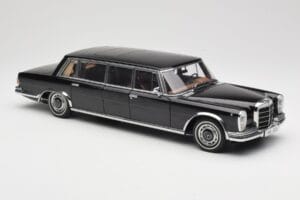 Mercedes 600 Pullman W100 Svart AUTOart 1:18 76197 Metall — bild 6 av 8