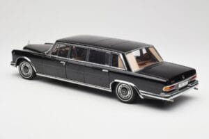 Mercedes 600 Pullman W100 Svart AUTOart 1:18 76197 Metall — bild 7 av 8
