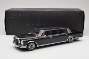 Mercedes 600 Pullman W100 Svart AUTOart 1:18 76197 Metall — bild 8 av 8