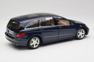 Mercedes R-Class W251 Tanzanit Blå Minichamps 1:18 150034600 Metall — bild 3 av 8