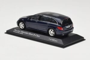 Mercedes R-Class W251 Tanzanite Blue Minichamps 1:43 B66962215 Metall — bild 3 av 4